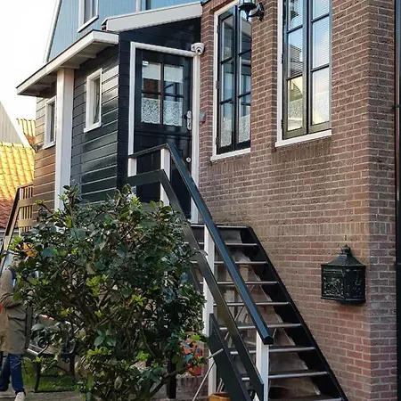 Typical Dutch House * フォーレンダム